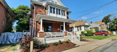 Beautiful Private Room For Rent With Enclosed Balcony Welland