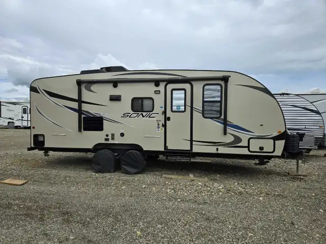 2016 Venture RV  Sonic 22BH. SOLD PENDING in Travel Trailers & Campers in Calgary - Image 2