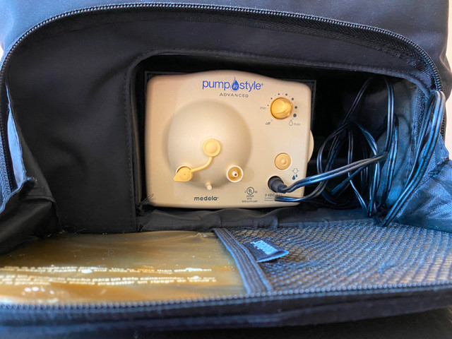 Medela double electric breast pump in tote bag. Mobile in Feeding & High Chairs in Oakville / Halton Region - Image 2