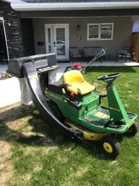 John Deere  Riding Lawnmower 