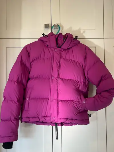 The Super Puff™ Shorty - cliMATTE™ Aritzia XXS, View more