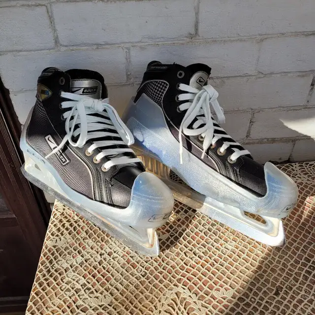 HIGH END GOALIE AND EQUIPMENT in Hockey in City of Toronto - Image 8