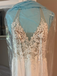 Beautifully Fitted Wedding Dress S8
