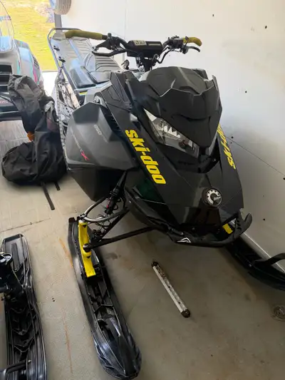 2017 Skidoo 850. 154”. 3” Tracks perfect, was replaced about 1000km ago. Ice age rails. Finger throt...