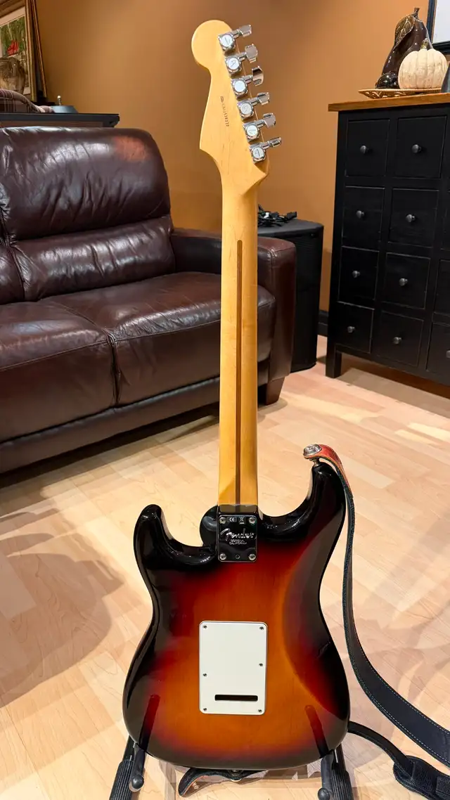2012 Fender American Standard Stratocaster - Mint w/ Upgrades (S in Guitars in Ottawa - Image 5