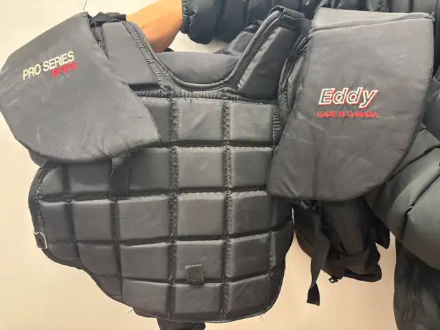 HOCKEY GOALIE Equipment Set in Hockey in City of Toronto - Image 3