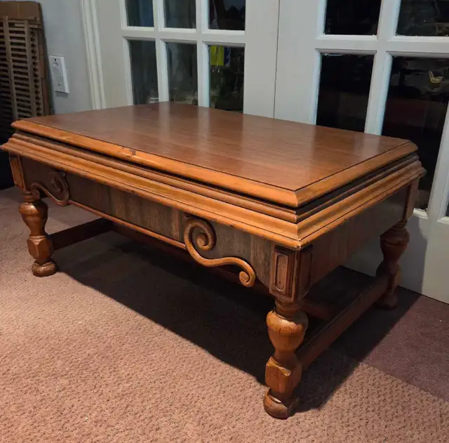 Vintage wooden coffee table by Thomasville in Coffee Tables in City of Toronto - Image 3