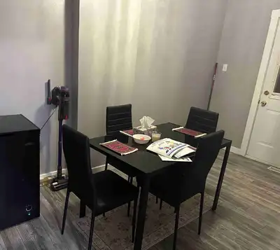 ✨ Bright, Clean Room for Rent – Ideal for Student, female preferred home (Near Anspach St.) ✨ Lookin...