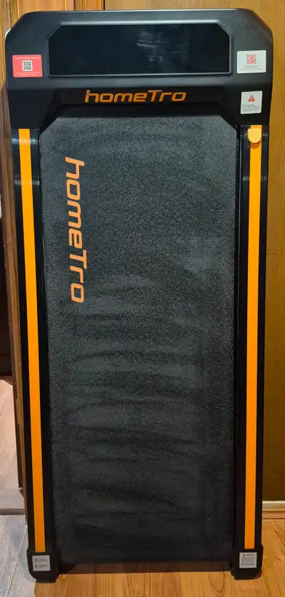 Tapis roulant de marque hometro A letat neuf Peu sincliner un peu Facile dentretien Vient avec manet...