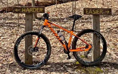 Giant Talon 1 in mint condition. 27.5” tires, front shox, disc brakes, medium sized frame. Bike is o...