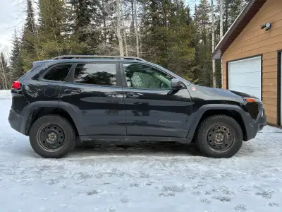 2015 Jeep Cherokee Trailhawk – $16,500 Fully loaded 2015 Jeep Cherokee Trailhawk with 148,000 km, po...