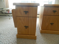 SET OF 3 LIGHT COLORED OAK END TABLE OR NITE STANDS