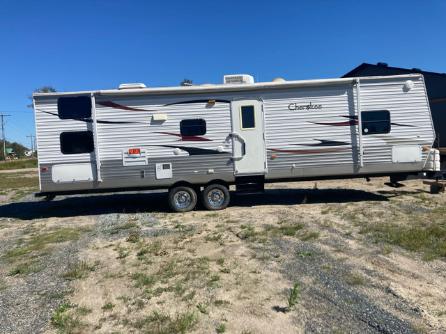 31 B  Cherokee in Travel Trailers & Campers in Sault Ste. Marie