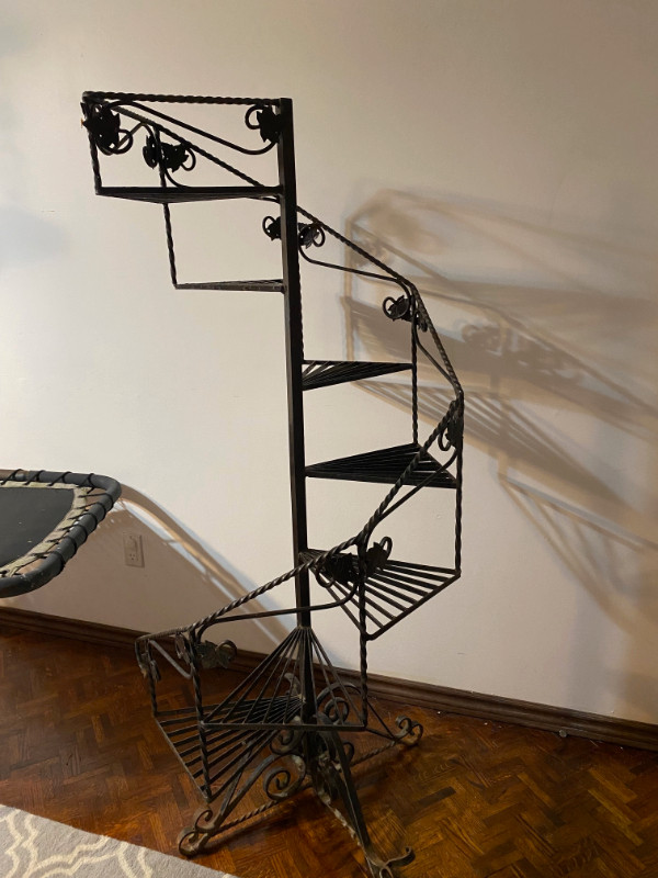 Plant stand -  7 steps staircase in Home Décor & Accents in Oshawa / Durham Region - Image 2