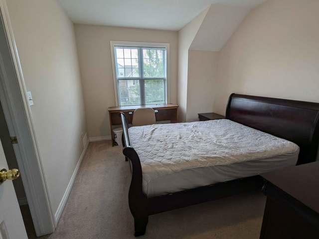 GUELPH- ROOM FOR RENT/MATURE STUDENT OR YOUNG  PROFESSIONAL in Room Rentals & Roommates in Guelph - Image 3