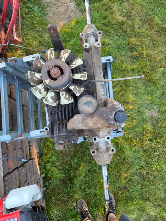 John Deere LT155 Lawn Tractor Hydrostatic Transmission. $275 OBO in Transmission & Drivetrain in Truro - Image 2