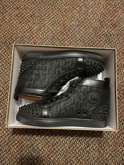 Step up your shoe game with these used Christian Louboutin high-top sneakers, featuring a sleek blac...