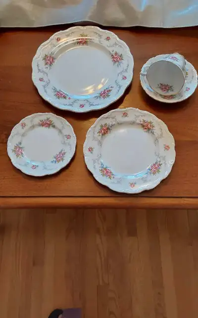 Set of 6 plate setting ( dinner plate, bread plate, salad plate, cup and saucer. Tranquility's beaut...