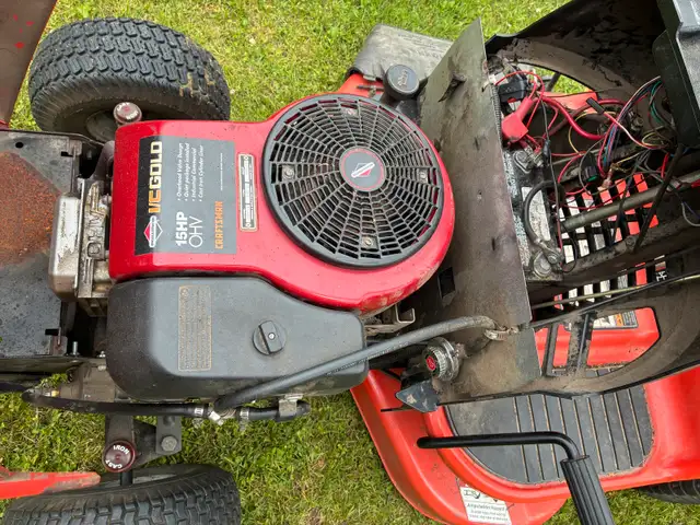 Simplicity Riding Mower / Briggs & Stratton 15hp Motor in Lawnmowers & Leaf Blowers in Peterborough - Image 3