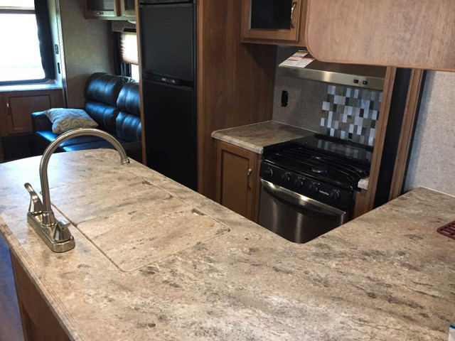 2018 Catalina 333RETS in Travel Trailers & Campers in City of Halifax - Image 3