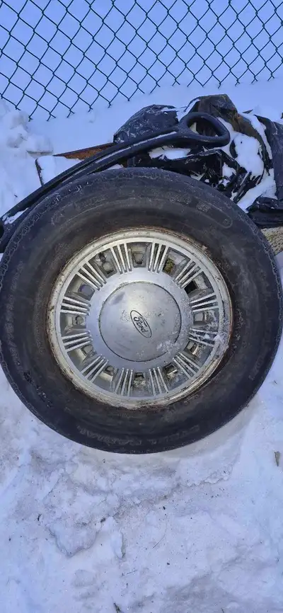 Ford 1991 mustang rim and tire. P195/75R14. 4cyl. Fits 1979 to 1993 Ford mustang.