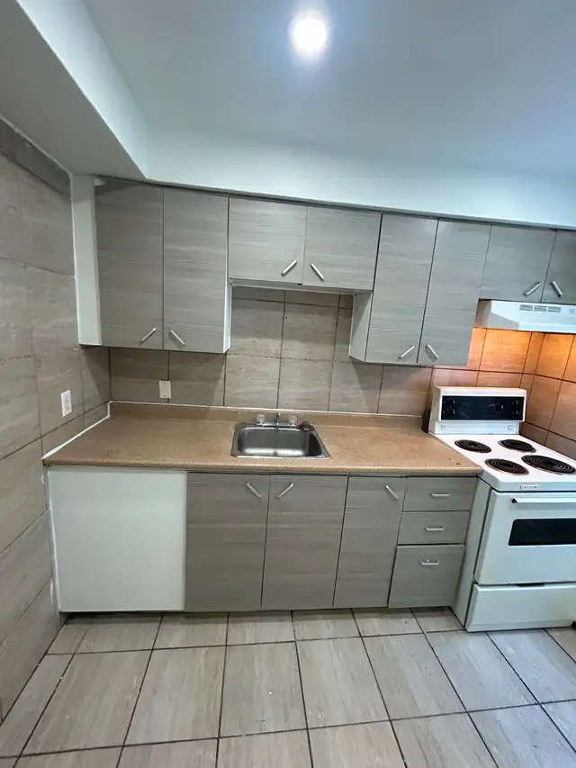 3 1/2 Apts. LIBRE immediat. Visite de monday to friday