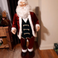 Does anyone haves gemmy life size 5 foot animated dancing santa 