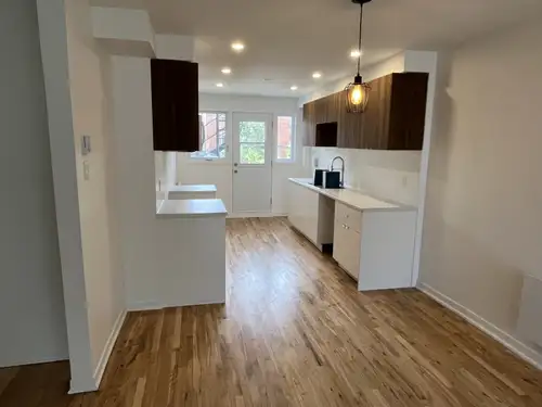 Lumineux appartement 5 1/2 entièrement rénové situé près de la Station Honoré-Beaugrand, disponible...