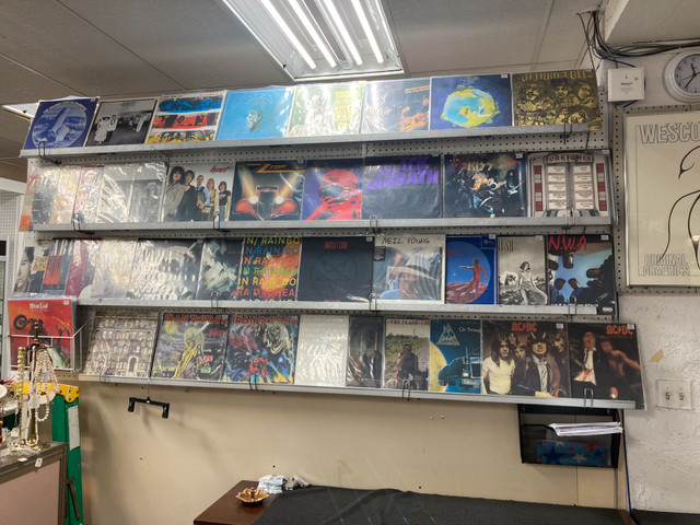 Hundreds of Record Albums in CDs, DVDs & Blu-ray in St. Catharines