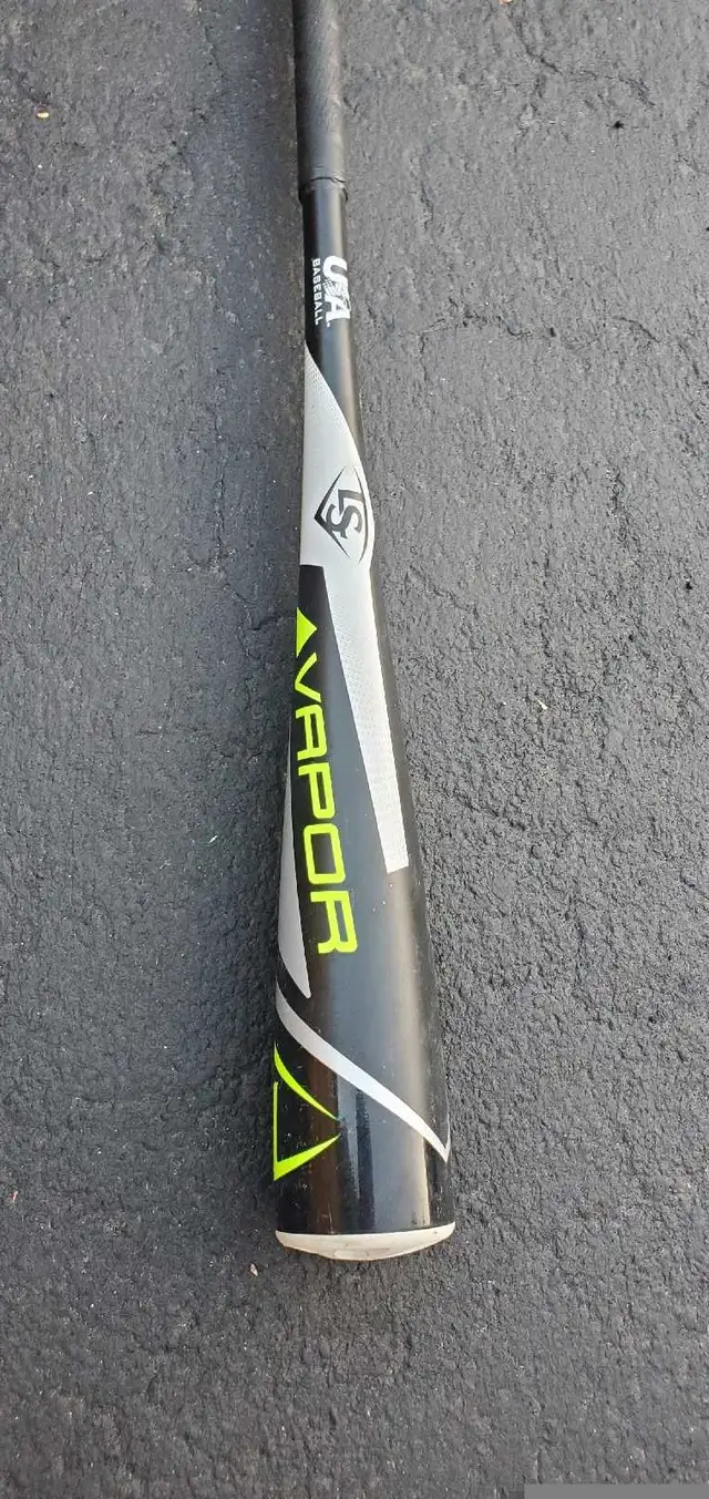 29" LOUISVILLE  SLUGGER VAPOR 20oz.  Premium Alloy Baseball Bat  in Baseball & Softball in Barrie - Image 4