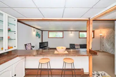 1 bedroom apartment fully furnished all included. Near Niagara College in Welland. Walk to the colle...