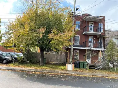 5 1/2 au 2e étage d'un duplex lachine, à 2 min à pied du parc, bibliothèque, piste cyclable, arrêt d...