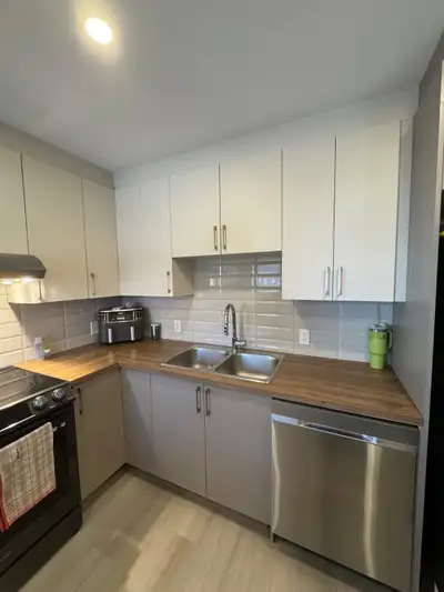 LUXUEUX 5 1/2 À LOUER À MONTRÉAL-EST DISPONIBLE 1ER JUILLET 2026 CONSTRUCTION 2020 SITUÉ AU REZ-DE C...