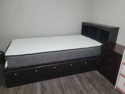 room for rent for girl(maples)