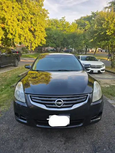 Nissan Altima well maintained, cleanest interior. Minor dent scratches. Brand new brakes installed....