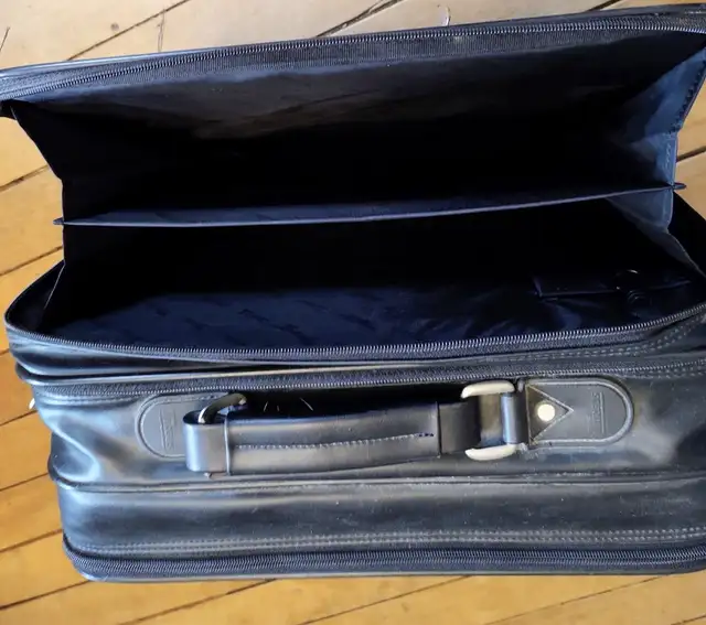 Targus Computer Laptop Case Bag in Laptop Accessories in Barrie - Image 2