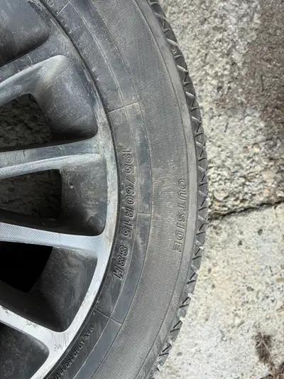 Avec jantes. Yokohama Avid Ascend 195/60R15 9/32 et 10/32 550$ Négociable