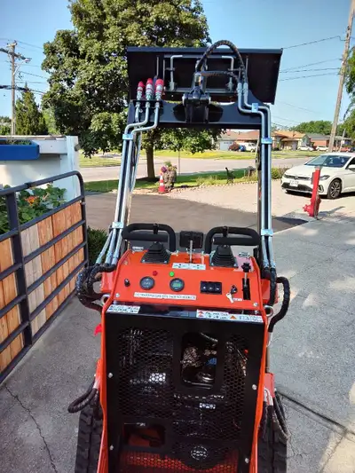 Skidsteer, Skid Steer,Loader, operates same as a, Kubota,caterpillar, johndeere,bobcat, New machine...