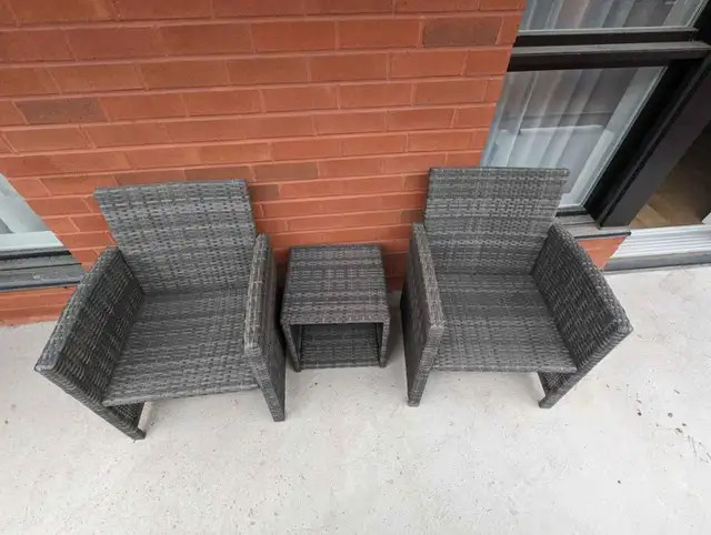 Outdoor Seating with Cushions for 2 persons dans Mobilier pour terrasse et jardin  à Ville de Montréal - Image 2