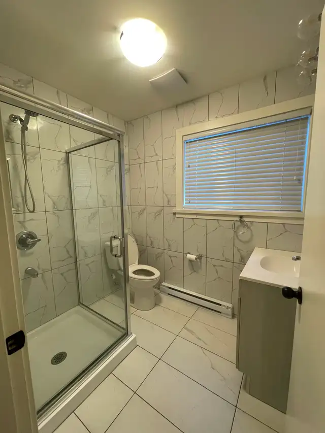 Spacious and bright 4 bed/2 full bath Pet-friendly home for rent in Long Term Rentals in Victoria - Image 3