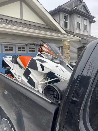 2012 Arctic Cat M800 Sno Pro low miles has custom wrap. 153” Track - 2-1/2” Paddle