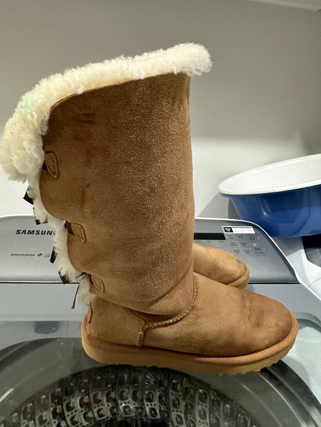 Ugg boots in Women's - Shoes in Oshawa / Durham Region - Image 3
