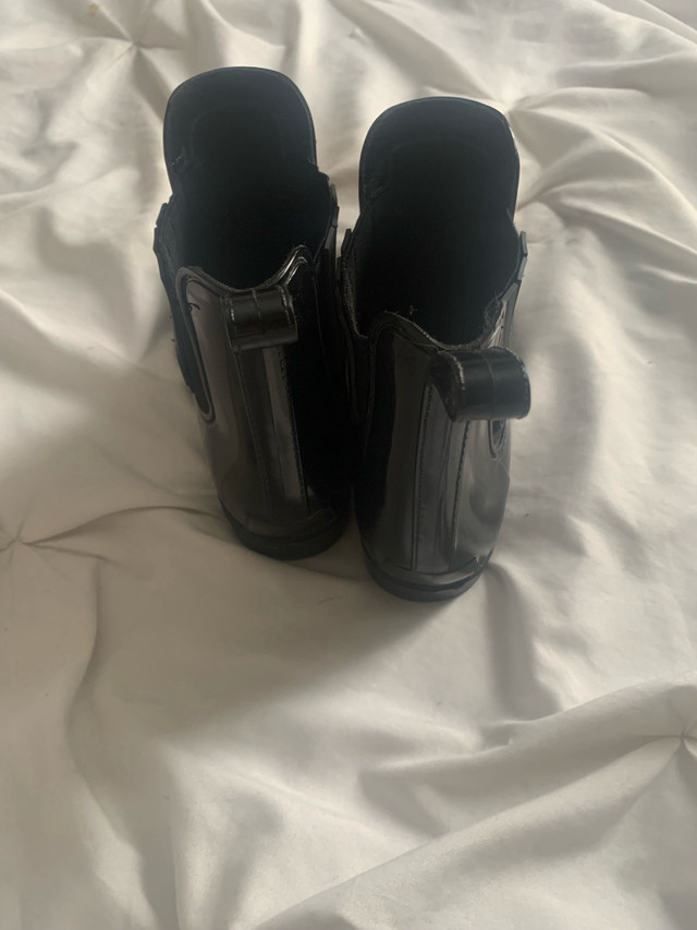 Used rain boots  size 7 in Other in St. Catharines - Image 2