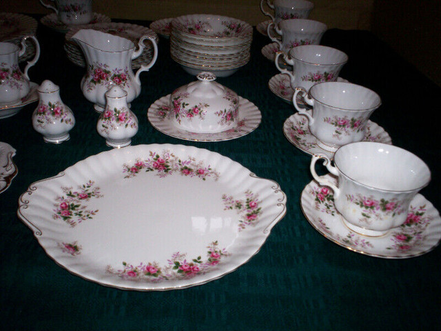 58 Piece Royal Albert Lavender Rose Bone China. in Arts & Collectibles in Annapolis Valley - Image 4