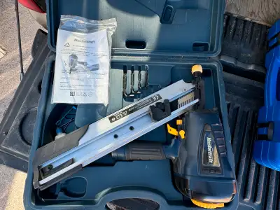 Mastercraft framing nailer, like new, hardly been used, comes with a case , located in Oliver