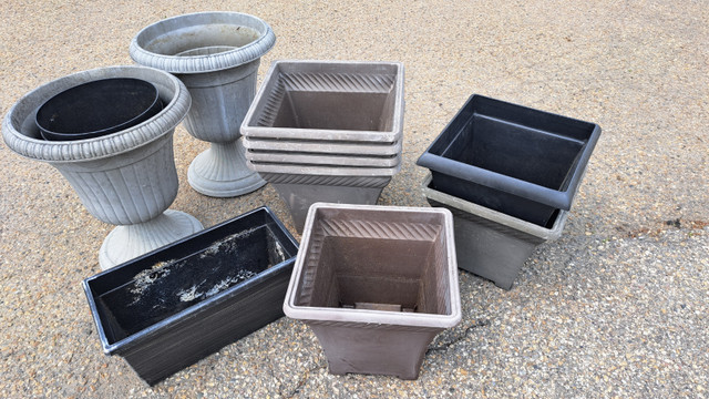 Assorted plant pots in Outdoor Décor in Edmonton