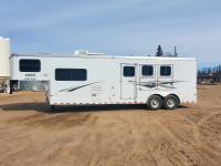 2008 Sundowner Horizon 3 horse Living quarter 8 ft wide trailer 