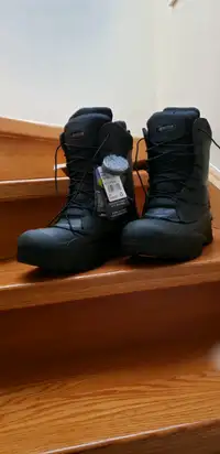 Bnib baffin safety boots 120.00