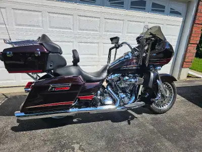 2011 Harley Davidson Road Glide Ultra loaded certified 103k kilometers Rubber is mint Everything wor...