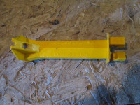 25 long yellow nail on connectors for electric fence